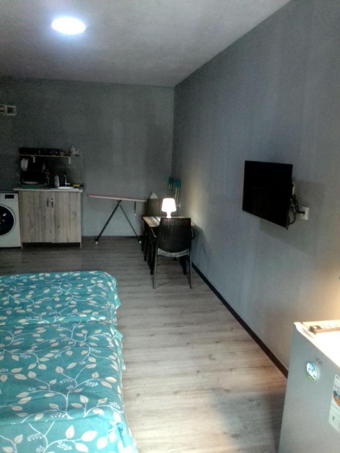 A cozy bedsit! Apartman Tasken Kültér fotó